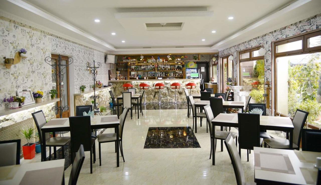 Hotel Emocia Natakhtari ภายนอก รูปภาพ
