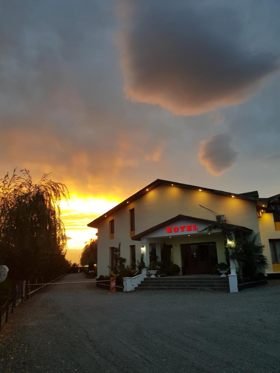 Hotel Emocia Natakhtari ภายนอก รูปภาพ